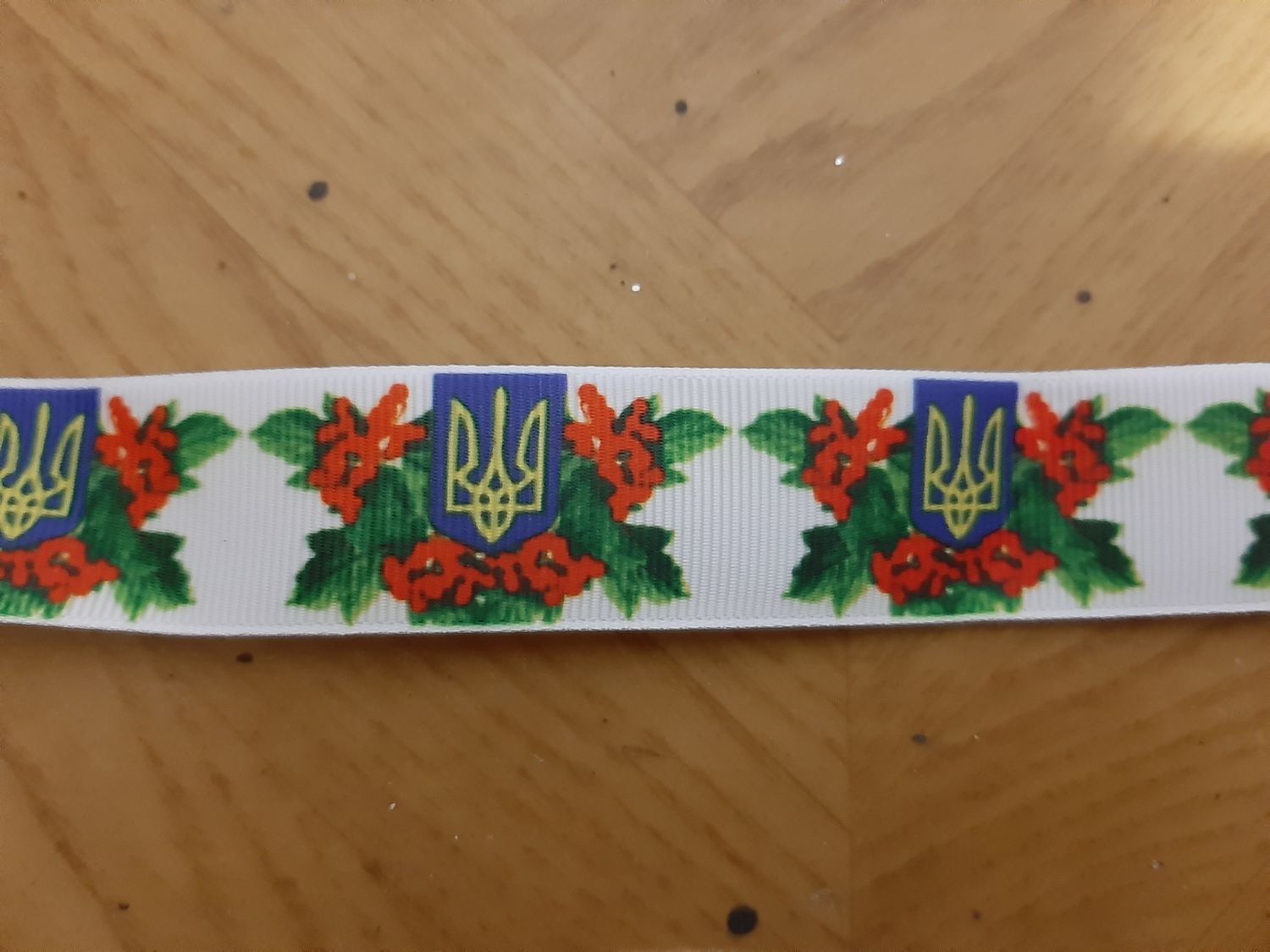 Дитяча червона фатинова спідничка зі стрічкою з тризубом, розмір 146